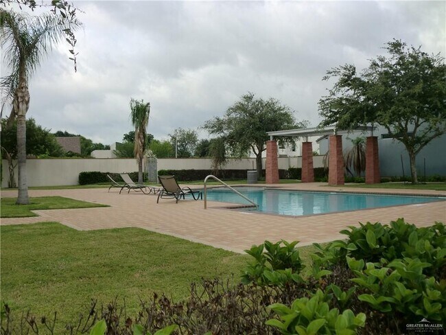 Building Photo - 37 Providence Ave