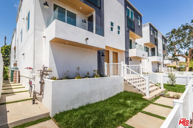 Building Photo - 4295 1/2 Tujunga Ave