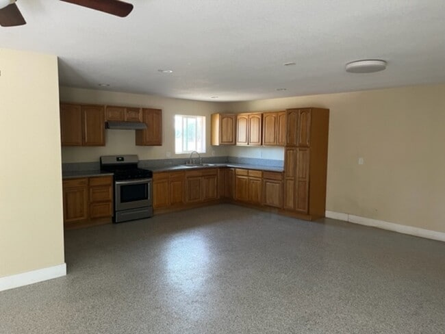 Building Photo - 16350 Clover Ave