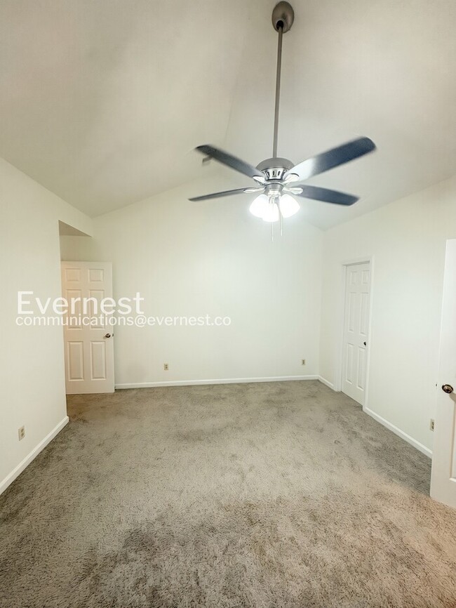 Building Photo - Spacious  Home with Deck, Patio, and Garage! / 3 Bed, 2 Bath / Available now!