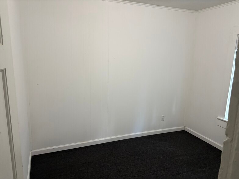 Building Photo - 233 Lakeview Ave