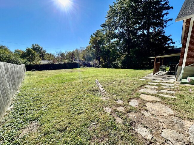Building Photo - Amazing Home in Tahoma Terrace!