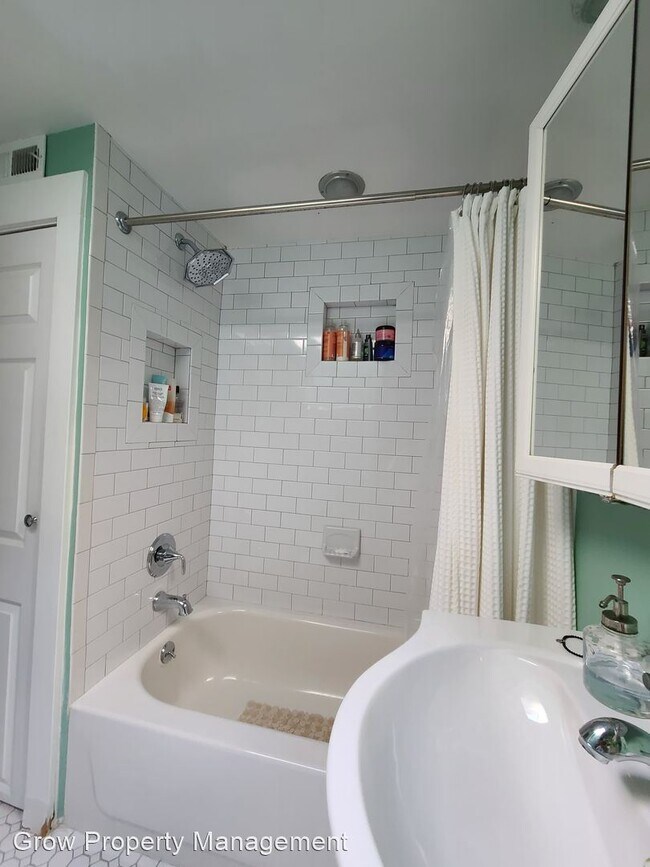 Building Photo - 2 br, 1.5 bath House - 929 Sigel Street