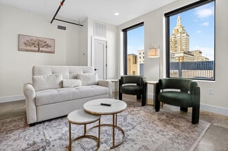 Building Photo - 400 S Main St