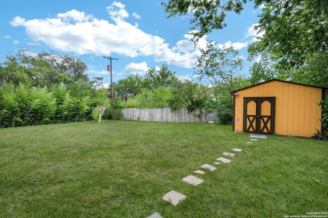 Building Photo - 166 Meadow Trail Dr