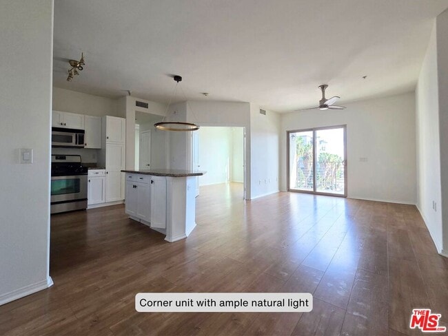 Building Photo - 100 S Alameda St