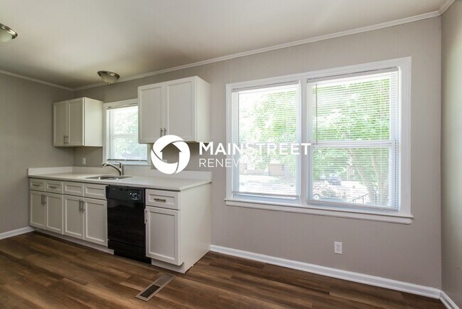 Building Photo - 3 Bedroom Pet-Friendly Home in Charlotte, ...