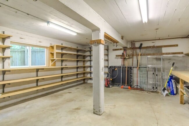 Building Photo - 4Bd/4Ba Seattle Home