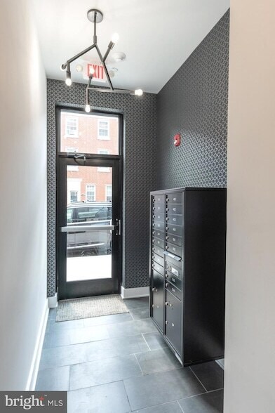 Building Photo - 1421-23-1423 E Columbia Ave