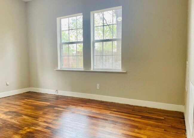 Building Photo - Charming 2BR House in Lubbock