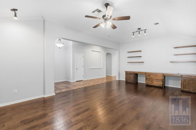 Building Photo - 420 Torrington Dr