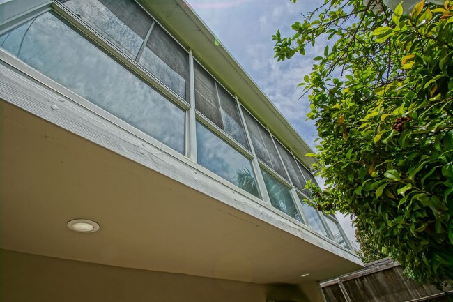 Building Photo - SPACIOUS & AIRY, 3BR2.5BA HERMOSA HILLS HO...