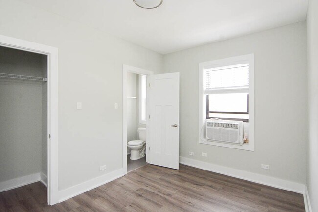 Building Photo - 728 St Johns Ave