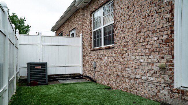 Building Photo - 714 Spence Enclave Ln