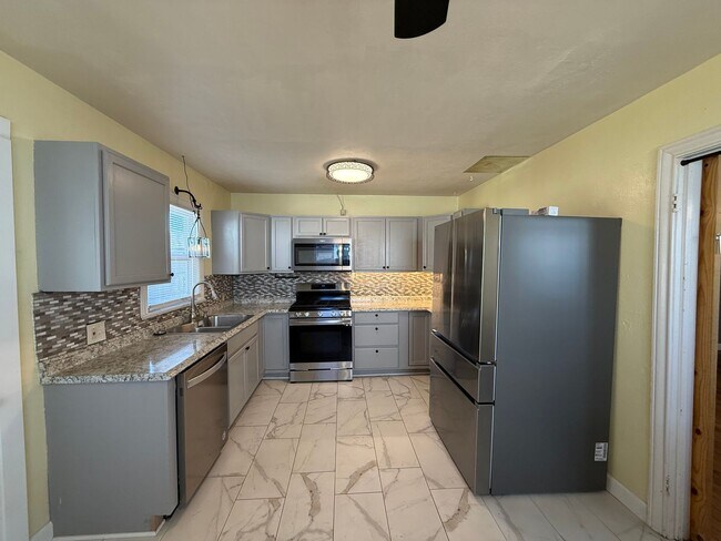 Building Photo - 422 Angelo Blvd