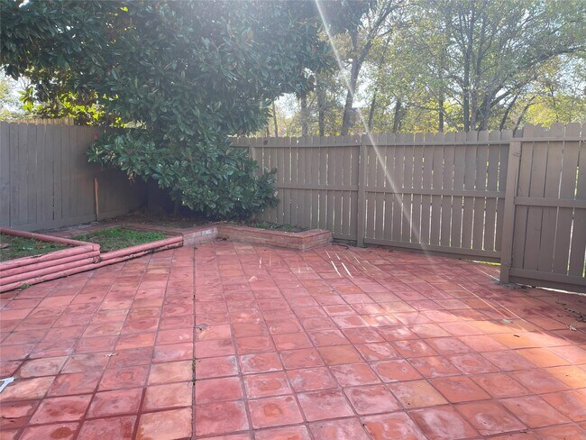 Building Photo - 12315 Glenview Dr