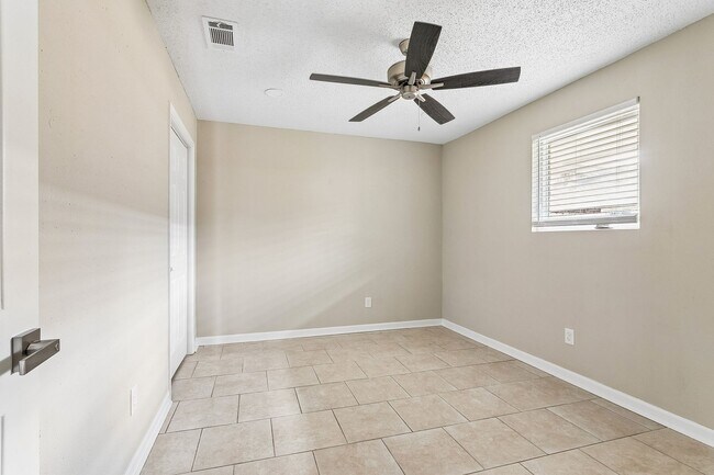 Building Photo - (OTR)2610-2612Dawso