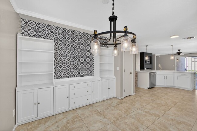 Building Photo - Updated House in Chandler Community