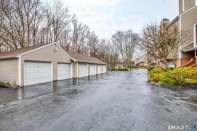 Building Photo - 51 Old Kings Hwy