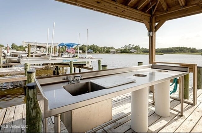 Building Photo - Waterfront Fully Furnished Condo!