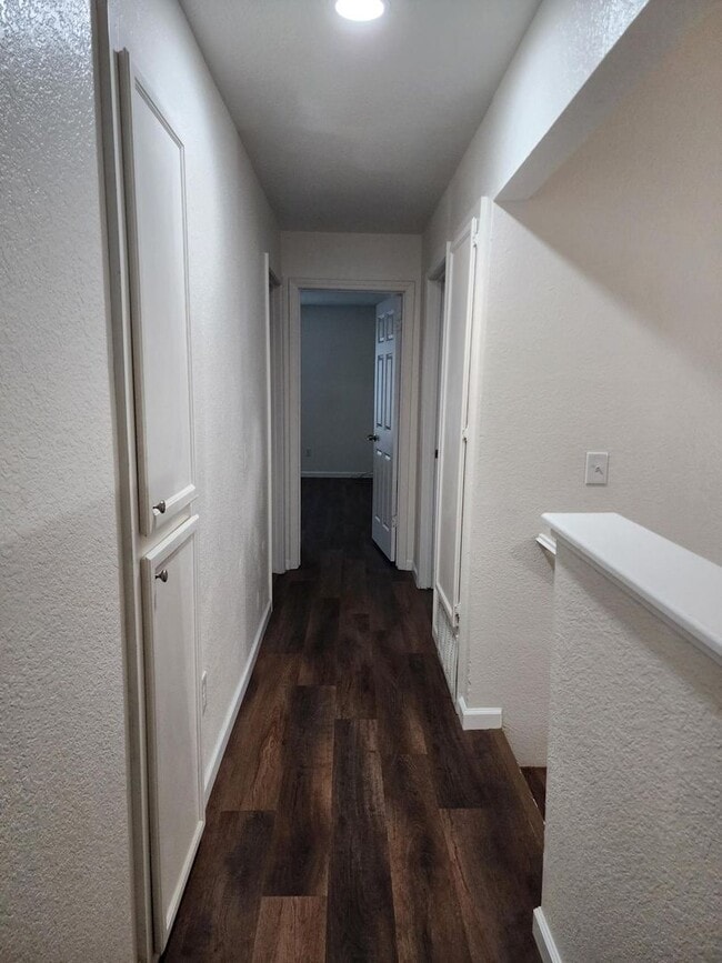 Building Photo - 1953-1955 Glen Ridge Dr