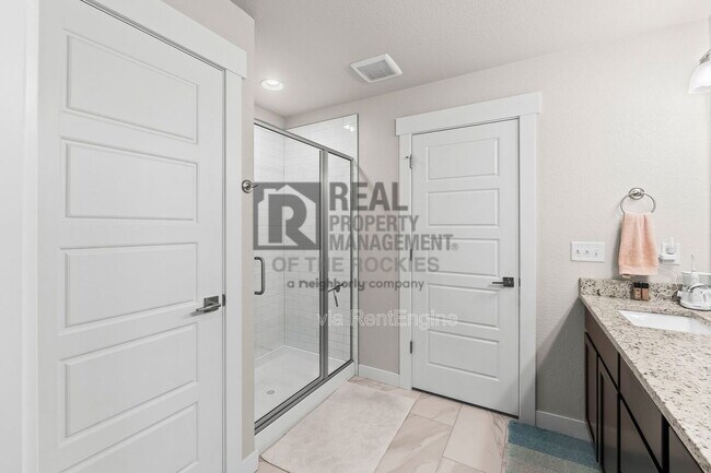 Building Photo - 218 E Chestnut St