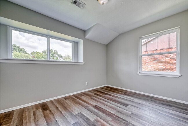 Building Photo - 5606 Elm Spring Dr