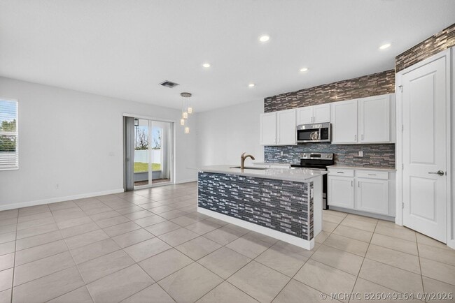 Building Photo - 13275 NW Copper Creek Dr