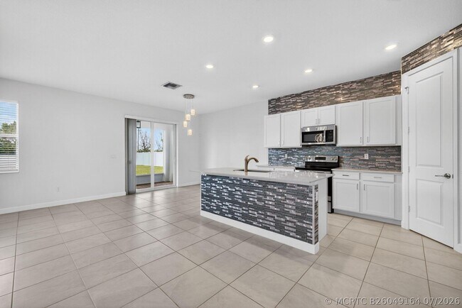 Building Photo - 13275 NW Copper Creek Dr