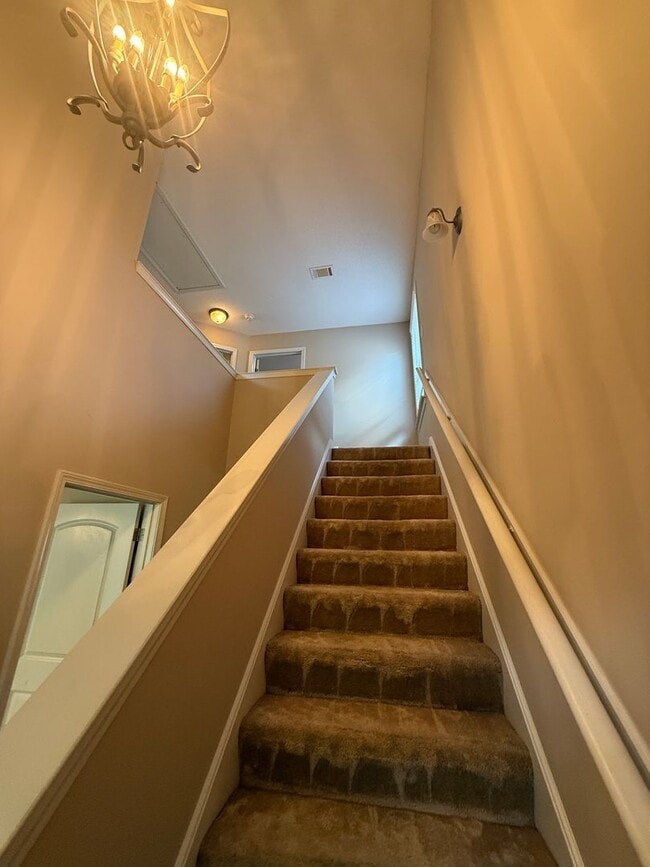 Building Photo - ADORABLE TWO STORY HOME IN GREAT LOCATION!