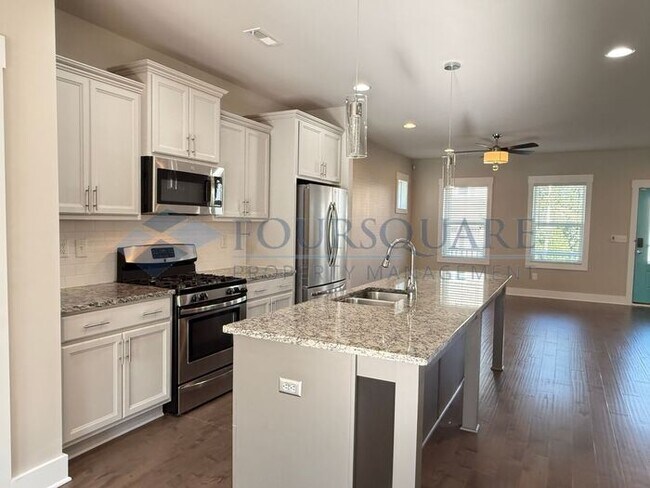 Building Photo - Lovely 3-Bedroom Home with Granite Kitchen, Office Nook & Finished Garage – Near Downtown Knightd...