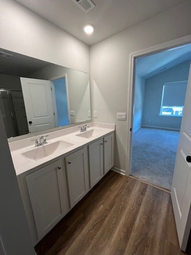 Building Photo - B6760 ( tenant break lease 5/12/26)