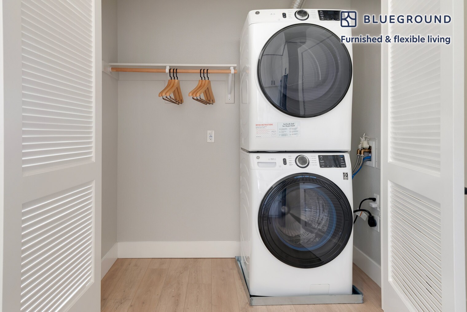 Building Photo - 555 E Evelyn Ave