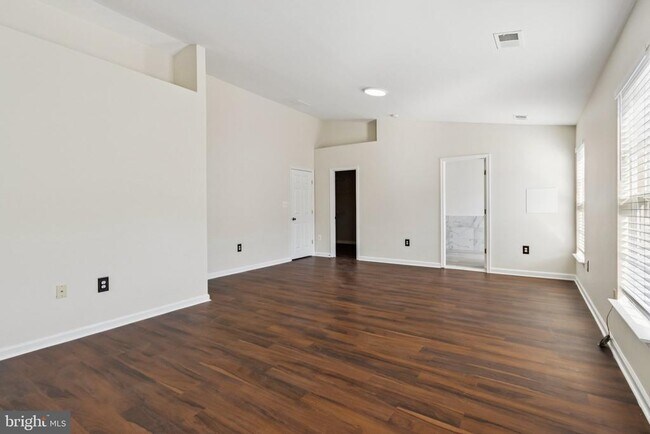 Building Photo - 120 Douglas Dr