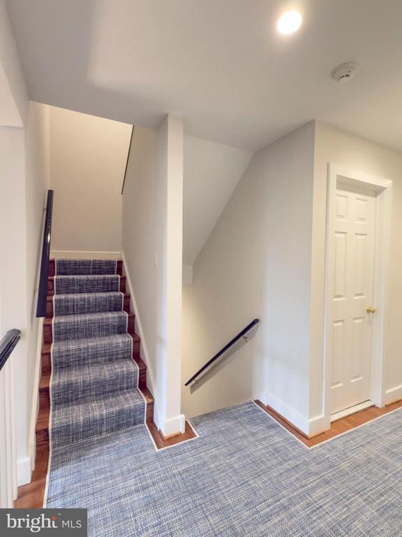 Building Photo - 42 Greythorne Woods Cir