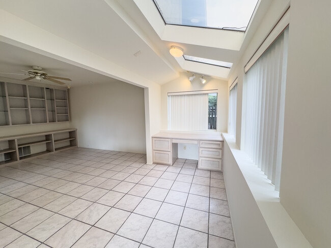 Building Photo - 2274 Caminito Castillo