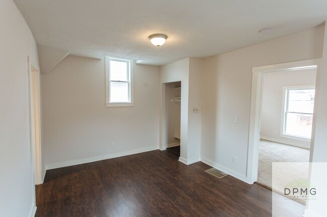Building Photo - 322 E Hillsdale St
