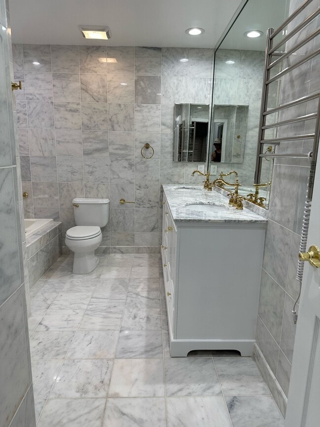 Building Photo - 435 Arnaz Dr