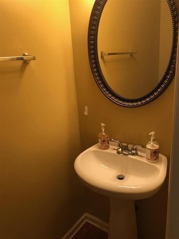 Building Photo - 15 Broadland Cir