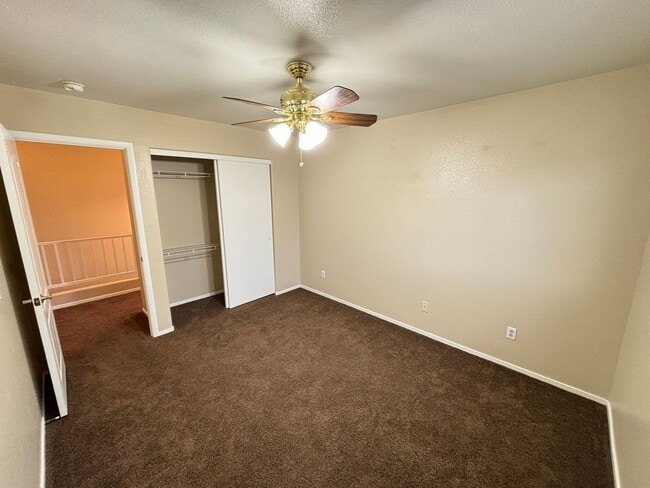 Building Photo - Gorgeous 3Bed/3Bath Home in the Gated Gree...