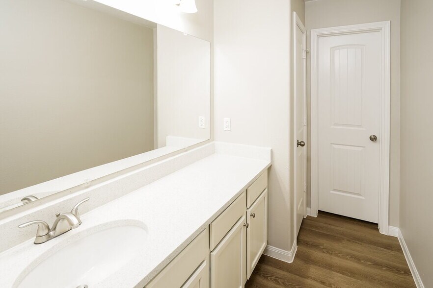 Building Photo - 5707 Mid Way