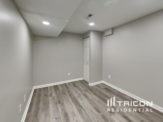 Building Photo - 206 Township Dr