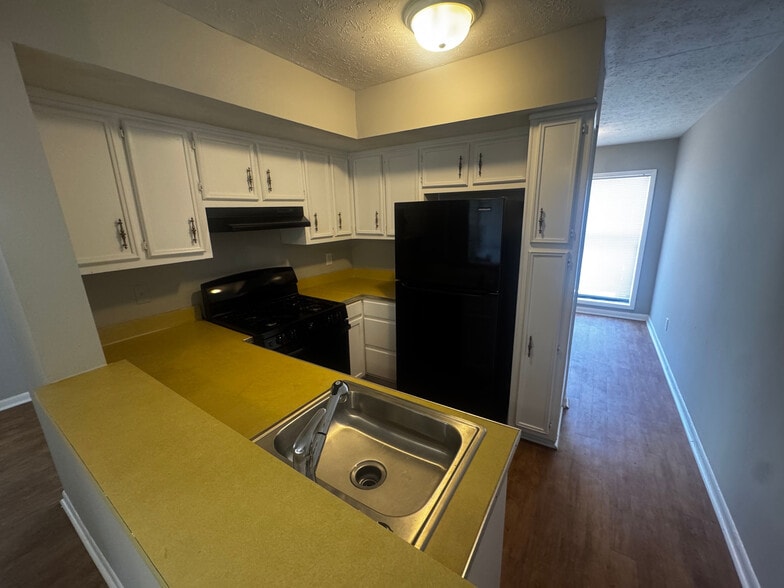 Building Photo - Room in Townhome on Governors Dr