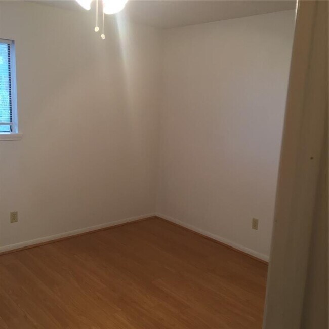 Building Photo - 1107 Wilson Dr
