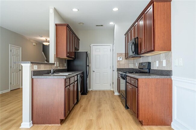 Building Photo - 2245 Leicester Way SE