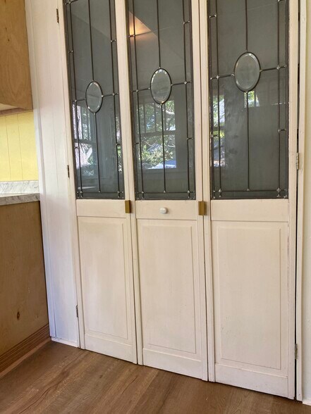 Pantry - 222 W End Blvd