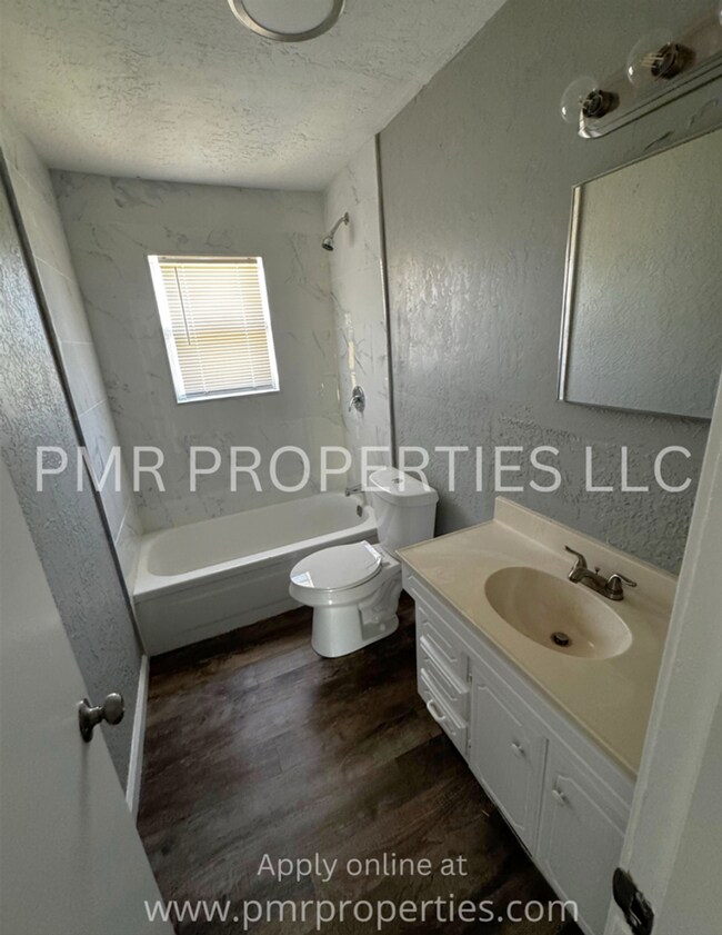 Building Photo - 3 Bed 2 Bath - House