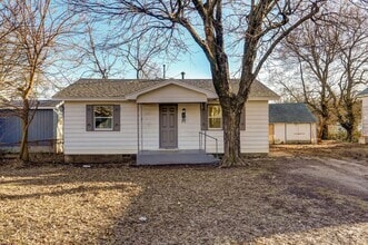 Building Photo - Newly Updated 2 Bedroom House!