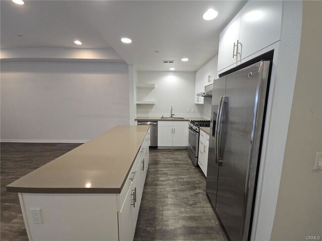 Building Photo - 1620 W 237th St