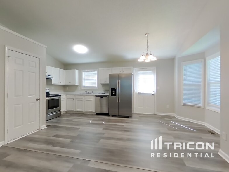 Building Photo - 65 Thorn Thicket Ct